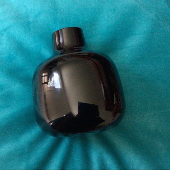 Tora Uruk designer Scandinavian minimalist style vase